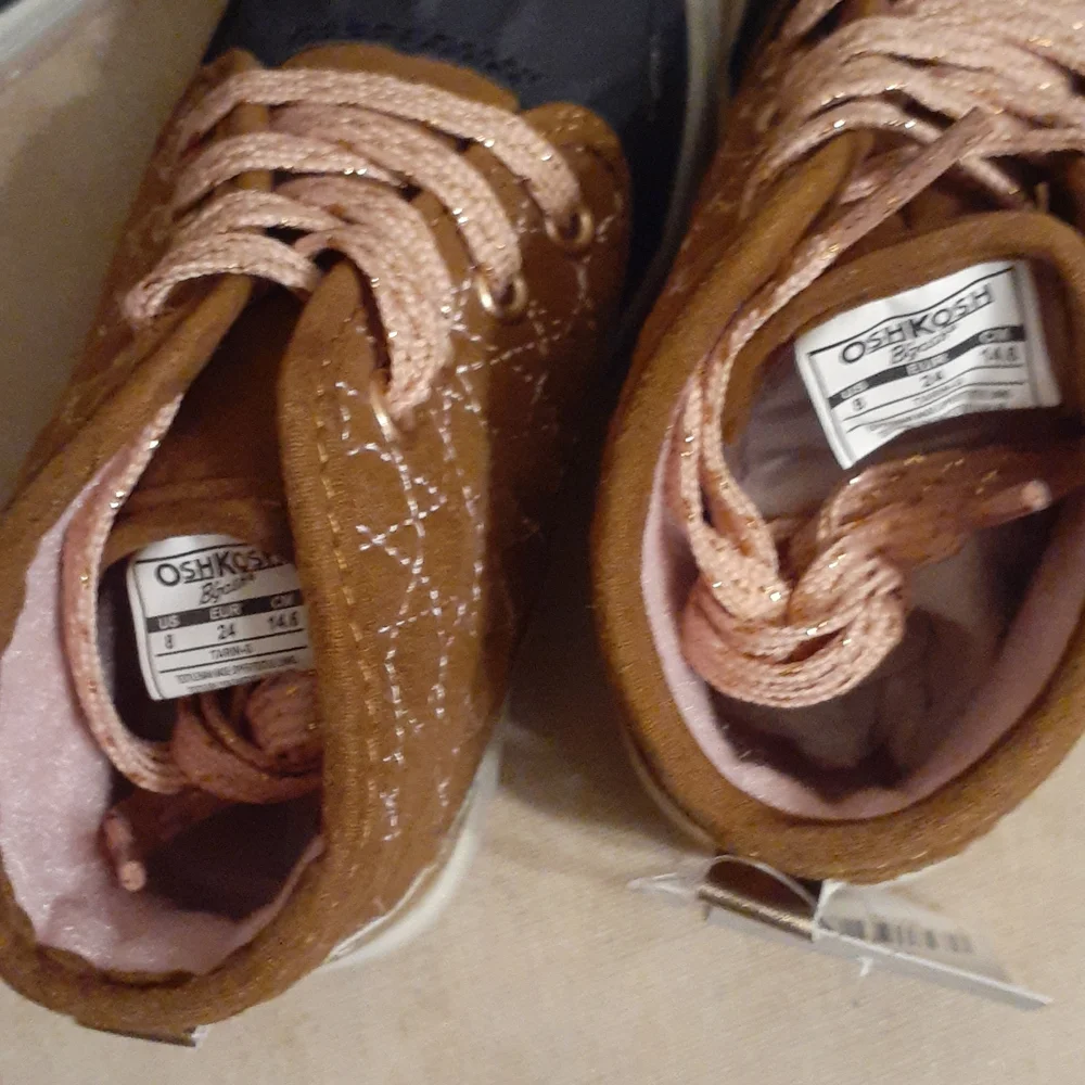 OSHKOSH B'GOSH SHOES NWT 7 or 8